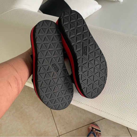 Teva Women's Black and Red Sandals - Picture 4 of 4
